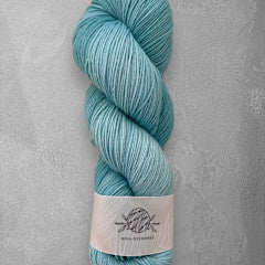 Mina Dyeworks Sock – Something in Between